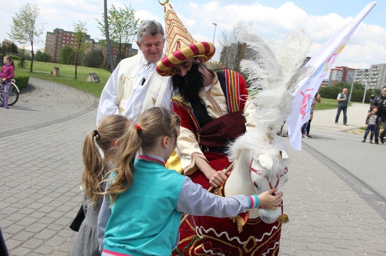 Pielgrzymka na rolkach i hulajnogach do Tychów - cz. II