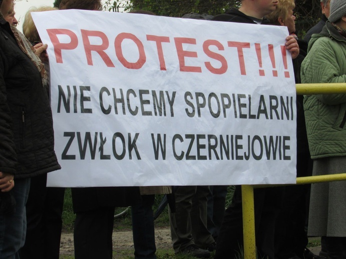 Protest mieszkańców Czerniejowa przeciwko powstającej spopielarni zwłok