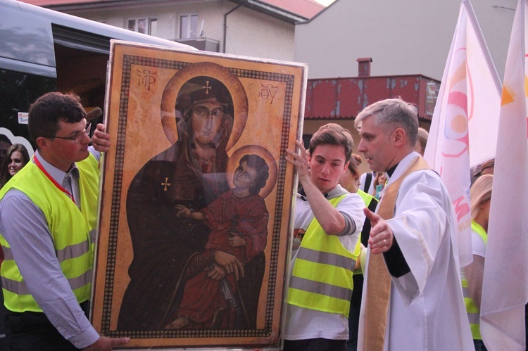 Symbole ŚDM w mieleckiej bazylice