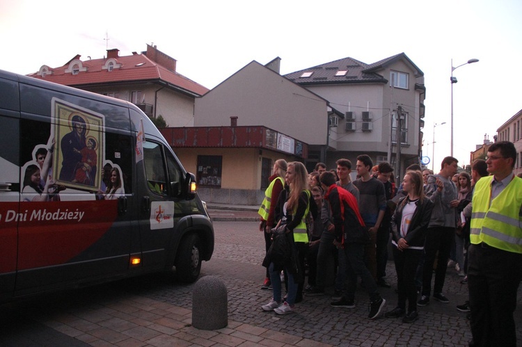 Symbole ŚDM w mieleckiej bazylice