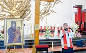 Symbole ŚDM w parafii Ducha św. w Mielcu