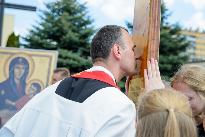 Symbole ŚDM w parafii Ducha św. w Mielcu