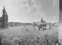Pół miliona ludzi przyszło 19 maja 1981 r. na krakowski Rynek, aby wyrazić solidarność z Janem Pawłem II.