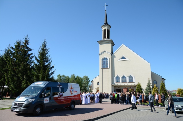 Symbole ŚDM w par. Trójcy Przenajświętszej w Mielcu