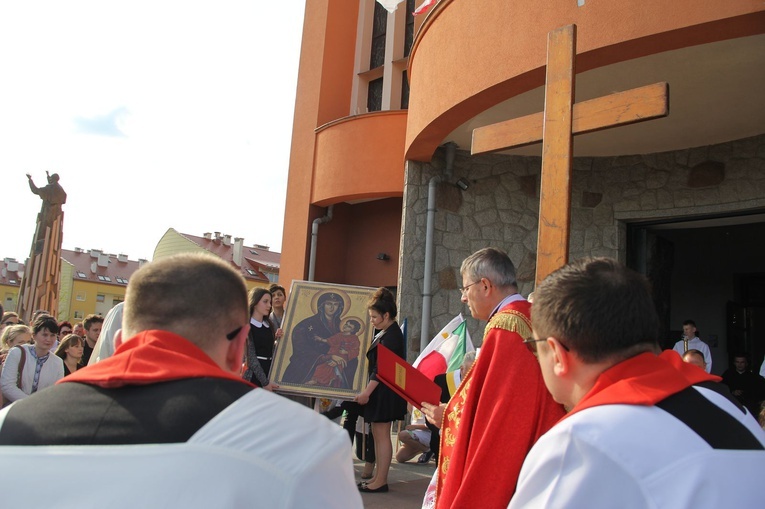 Symbole ŚDM w kościele bł. Karoliny w Tarnowie