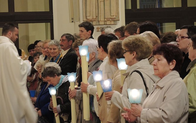 Koronacja figury Matki Bożej Fatimskiej w Kętach