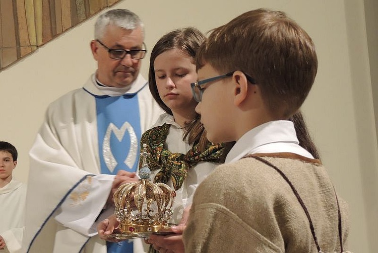 Koronacja figury Matki Bożej Fatimskiej w Kętach