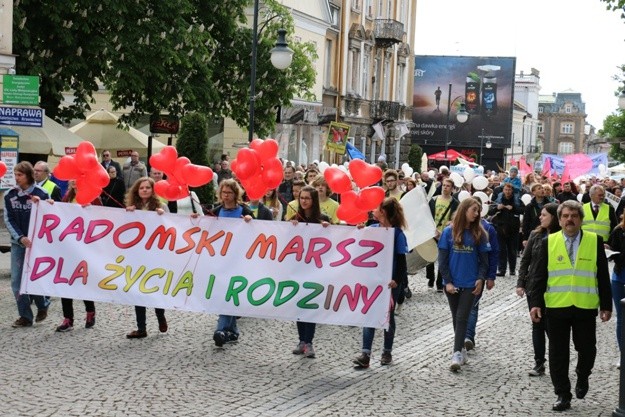 Przywiązanie do rodziny manifestowało około 2 tys. osób