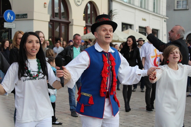 Tańce lednickie na krakowskim Rynku 