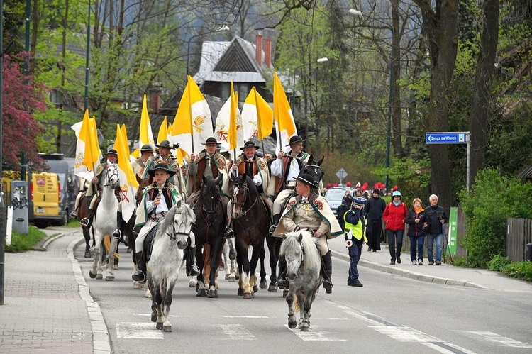 Konno przez miasto