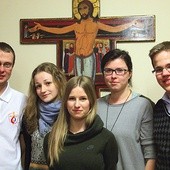 Koordynatorzy poszczególnych oliwskich grup (od lewej): Daniel, Marta, Agata, Malwina i Jakub zachęcają do pomocy przy ŚDM.