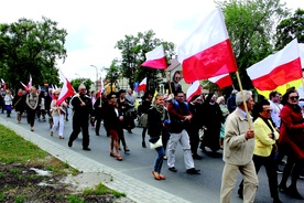 W organizację marszów zaangażowały się organizacje katolickie i samorządowe.