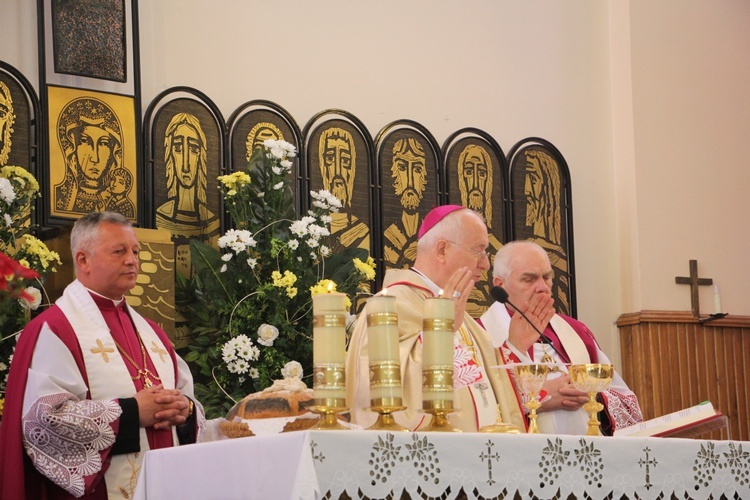 10. rocznica nadania imienia Jana Pawła II Gimanzjum w Bedlnie