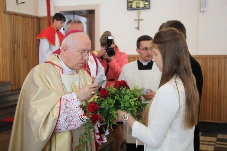 10. rocznica nadania imienia Jana Pawła II Gimanzjum w Bedlnie