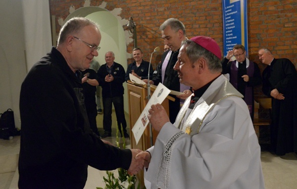 Nocna pielgrzymka mężczyzn z Radomia do Błotnicy