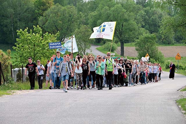 300 pielgrzymów, w większości młodych, przeszło 35 km z Żuromina.