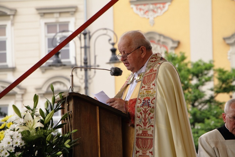 Boże Ciało 2016 - procesja z Wawelu na Rynek Główny 