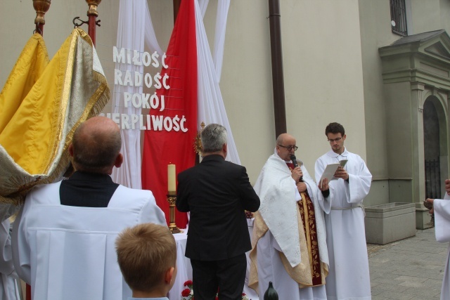 Procesja Bożego Ciała w parafii św. Marii Magdaleny w Cieszynie