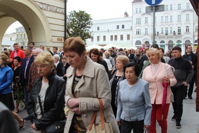 Procesja Bożego Ciała w parafii św. Marii Magdaleny w Cieszynie