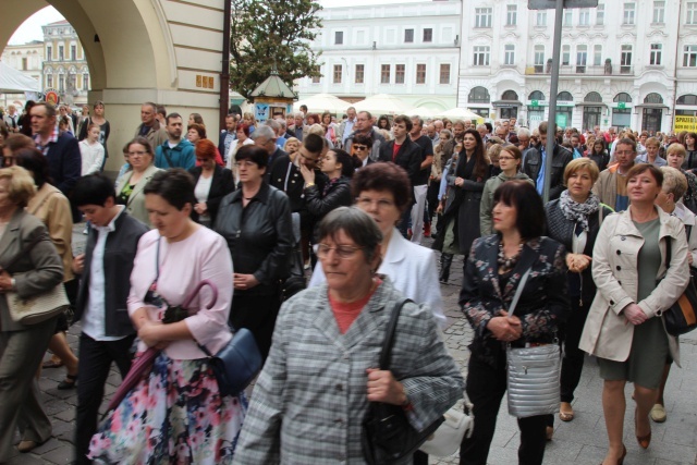 Procesja Bożego Ciała w parafii św. Marii Magdaleny w Cieszynie