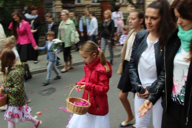 Procesja Bożego Ciała w parafii św. Marii Magdaleny w Cieszynie