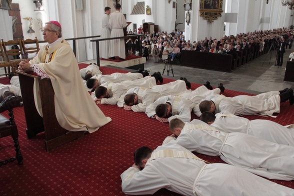 Święcenia kapłańskie w diecezjach