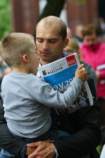 Pielgrzymka mężczyzn do MB Piekarskiej - cz. 2