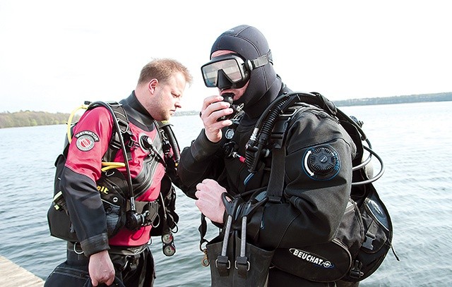 Dla Łukasza Ogińskiego i Patricka Krzemienia skarbem z jeziora są i ciekawe formacje skalne, i zatopione dłubanki, ale nie wykluczają, że i U-Boot może kryć się na jego dnie.