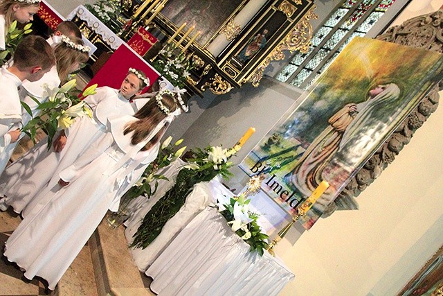 Wniesienie relikwii odbywało się w ramach procesji eucharystycznej oraz samej Eucharystii.