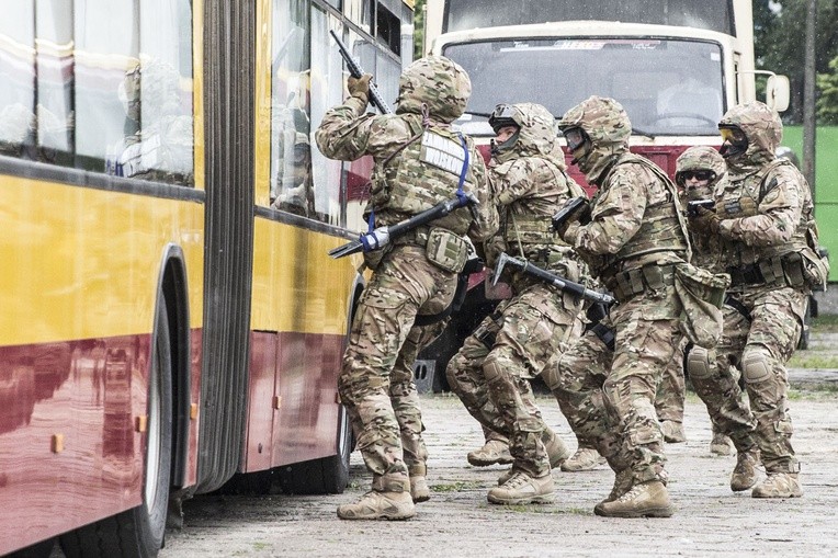 Odbili autobus z rąk terrorystów