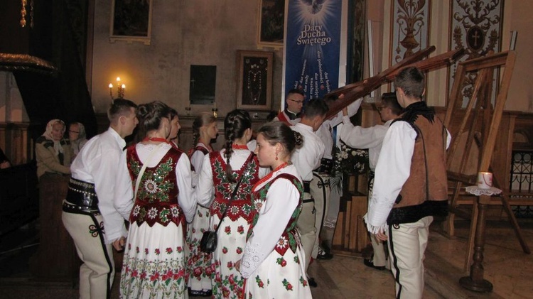 Peregrynacja symboli ŚDM w Czarnym Dunajcu - cz.1