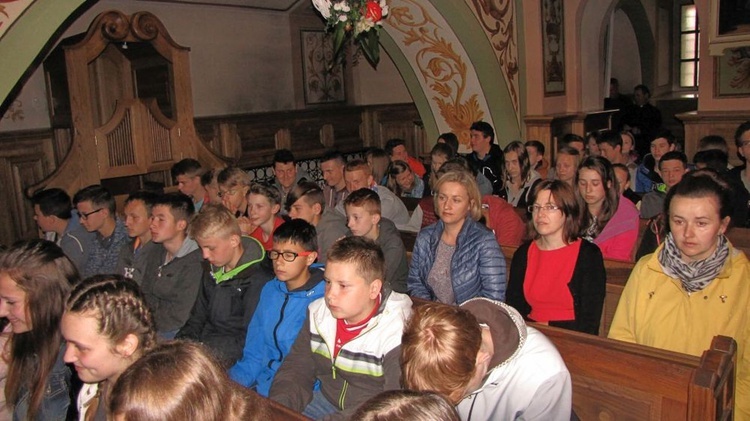 Peregrynacja symboli ŚDM w Czarnym Dunajcu - cz.2