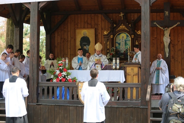 Pielgrzymka Fundacji im. Brata Alberta w Rychwałdzie