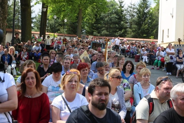 Pielgrzymka Fundacji im. Brata Alberta w Rychwałdzie