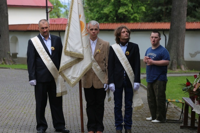 Pielgrzymka Fundacji im. Brata Alberta w Rychwałdzie