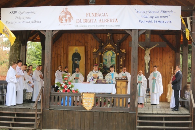 Pielgrzymka Fundacji im. Brata Alberta w Rychwałdzie