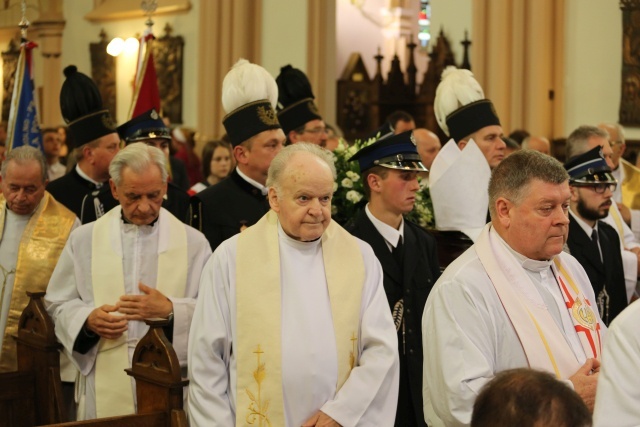 Ostatnie pożegnanie śp. ks. inf. Stanisława Dadaka w Wilamowicach