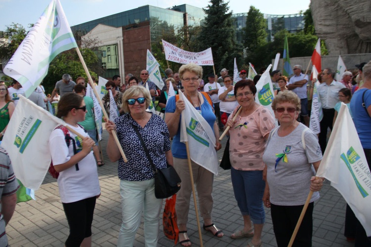 Festiwalowa manifestacja przeciw powiększeniu Opola kosztem gmin