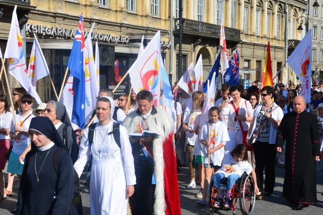 Procesja w IX Dzień Dziękczynienia