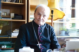 Abp Bolesław Pylak ma 95 lat i jest najstarszym polskim biskupem.