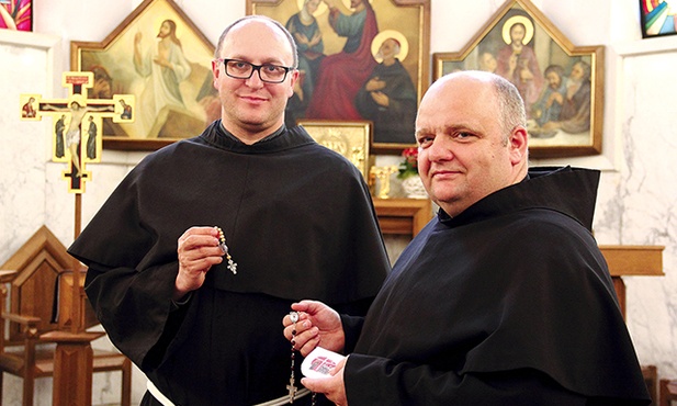 – Fenomen kultu braci męczenników bierze się stąd, że my niczego nie narzucamy – mówią o. Jan Maria Szewek (z lewej) i br. Jan Hruszowiec.  