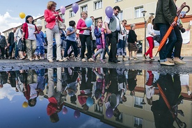 Tyski marsz poprzedził obfity deszcz.