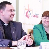 ▲	O stanie przygotowań do ŚDM w diecezji organizatorzy poinformowali na konferencji prasowej. Na zdjęciu: Marta Wideł i ks. Rafał Jagoda.