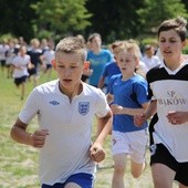 Najliczniejszą grupę biegaczy utworzyli uczniowie szkół podstawowych