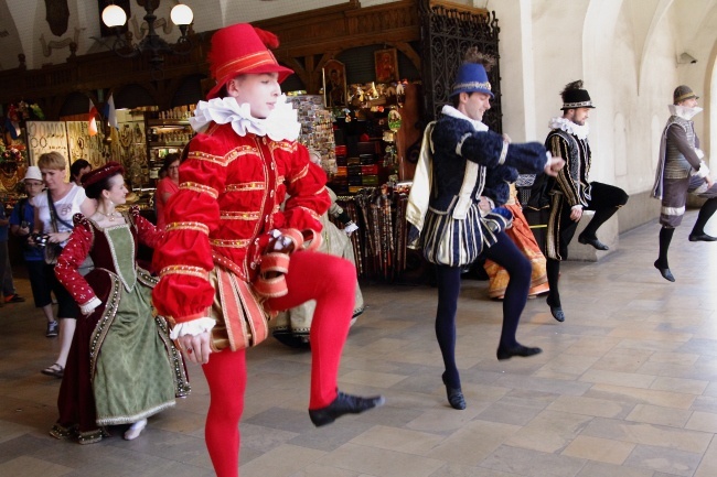 Happening Baletu Dworskiego "Cracovia Danza" w Sukiennicach