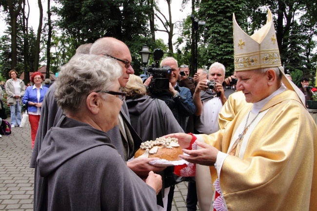 Talerz Miłosierdzia z Gwiazdami 