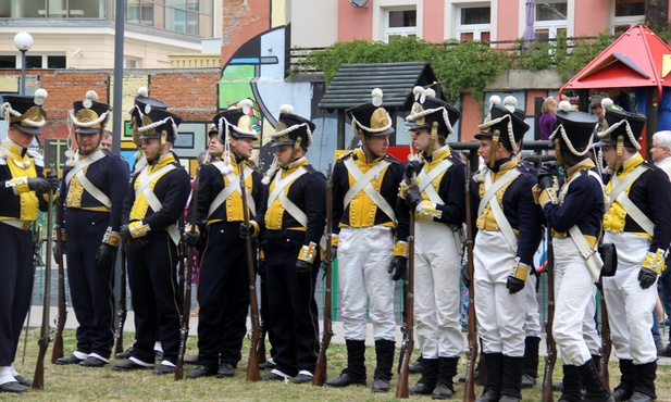 Wielkim zainteresowaniem cieszył się pokaz musztry żołnierzy wojsk napoleońskich