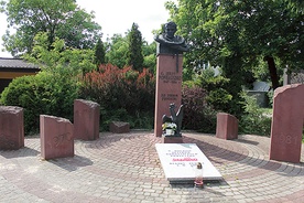 Pomnik Protestów Robotniczych i ks. Jerzego Popiełuszki przy płockiej Stanisławówce – nieliczne pamiątki tego czerwcowego protestu 1976 roku.