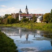 Kodeń. Cisza, spokój. Zegarek w komórkach automatycznie przeskakuje do przodu o godzinę, dostrajając się do białoruskiej sieci.