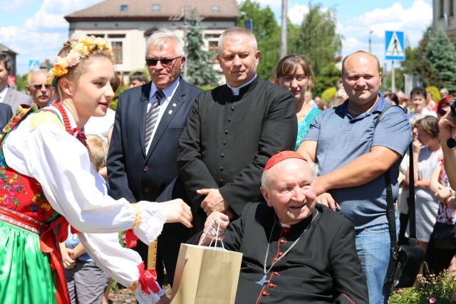 Poświęcenie pomnika św. abp. Bilczewskiego w Wilamowicach